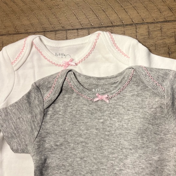Carter’s baby girl organic cotton onesies - bow onesies - new! - 6 months - Picture 2 of 3
